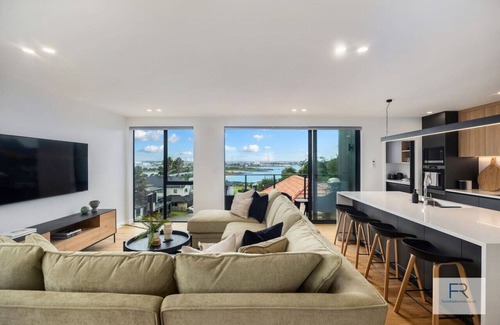 Hillsborough Casa | Sensational Seaview Home