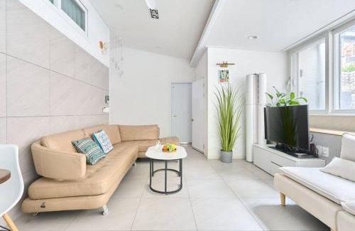 Seochon Casa | Seochon Secret Cave House