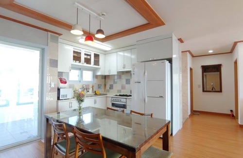 Pyoseon Casa | Seogwipo Jijunghae Pool Villa Pension