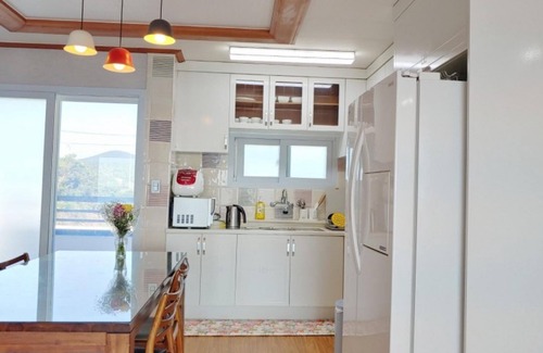 Pyoseon Casa | Seogwipo Jijunghae Pool Villa Pension