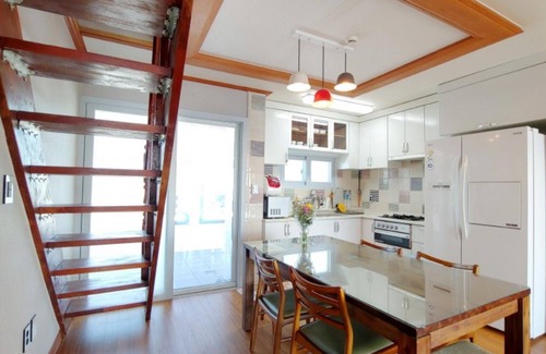 Pyoseon Casa | Seogwipo Jijunghae Pool Villa Pension