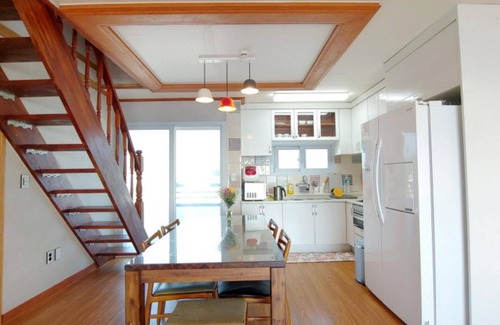 Pyoseon Casa | Seogwipo Jijunghae Pool Villa Pension