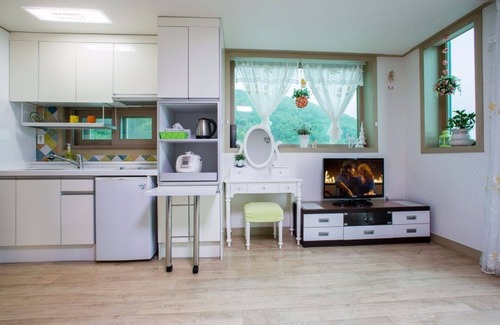 Ganghwa Casa | Seokmodo White Wing Pension