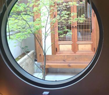 Seochon Casa | Seoul Jongno Hanok Stay Seochonbyuldang-Subway5mim