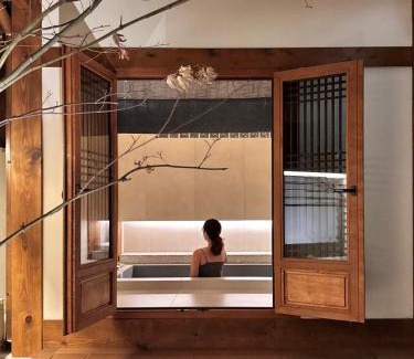 Seochon Casa | Seoul Jongno Hanok Stay Seochonbyuldang-Subway5mim