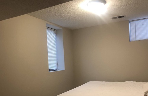 West Bloomington Casa | Separate floor private home next to mall of America airport