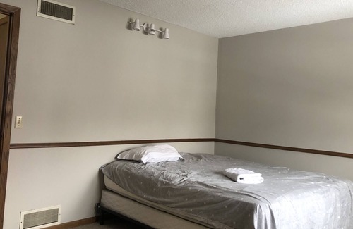 West Bloomington Casa | Separate floor private home next to mall of America airport