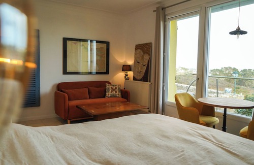 Plougonvelin Cama Y Desayuno | Separate room with sea view
