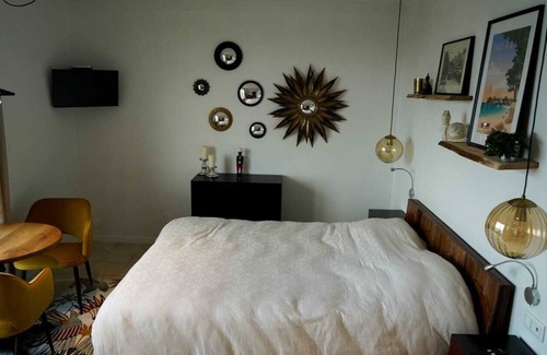 Plougonvelin Cama Y Desayuno | Separate room with sea view