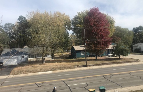 West Bloomington Casa | Separate studio with separate entrance pet friendly