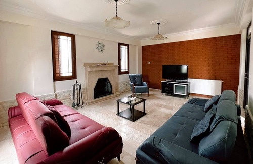 Yenisehir Apartamento | Separate Villa with Pool and Garden in Lefkosa