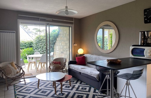 Carnac Apartamento | PLACA CARNAC - APART. T2 en la planta baja. estacionamiento. Resid. Privada. 150m de playa. Acceso wifi.