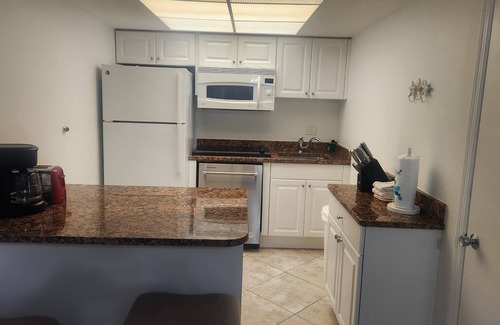 Vanderbilt Beach Condominio | Sept 27-Oct4 ONLY. Vanderbilt Beach Naples FL. Walk to The Turtle Club.