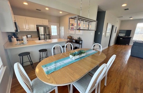 Morgantown Casa | Aug/Sept Just Reduced! Steps to pool, easy beach access