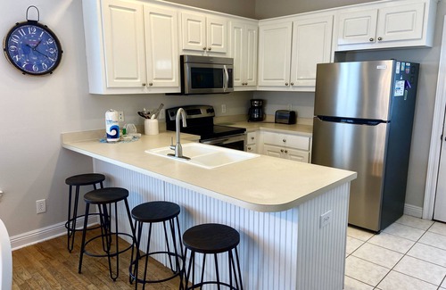 Morgantown Casa | Aug/Sept Just Reduced! Steps to pool, easy beach access