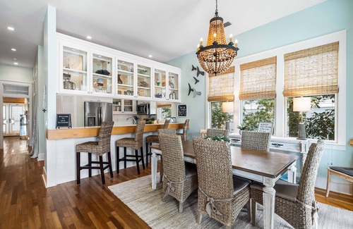 Frangista Beach Cabaña | RARE One-Story Cottage*Steps to Frangista Beach!