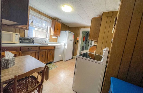 Oak Bluffs Cabaña | September 2025 Available! 6 Beds! Near Ocean Park, Inkwell, Ferry, Flying Horses