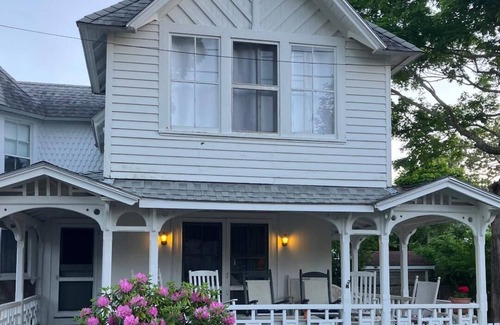 Oak Bluffs Cabaña | September 2025 Available! 6 Beds! Near Ocean Park, Inkwell, Ferry, Flying Horses