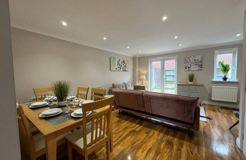 Swindon Casa | September Disc Long Stay - Contractors