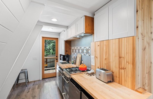 Tahoma Chalet De Esquí | Star Chalet :: 2 bed & 1 Lux bath :: Near Lake, Homewood + Rubicon