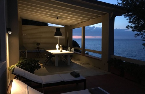 Procchio Villa | SEPTIEMBRE ÚLTIMA SEGUNDA OFERTA EN UNA VILLA ASOMBROSA CON VISTAS AL MAR DE ELBA