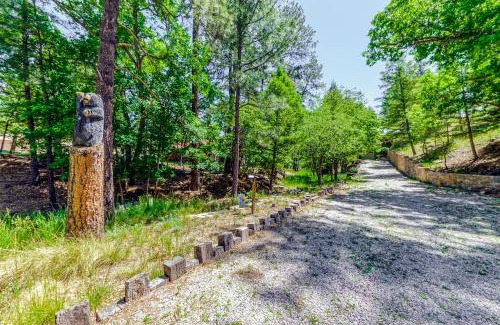 Ruidoso Casa | Sequioa Cottage: Feel the Love, Inside and Out!