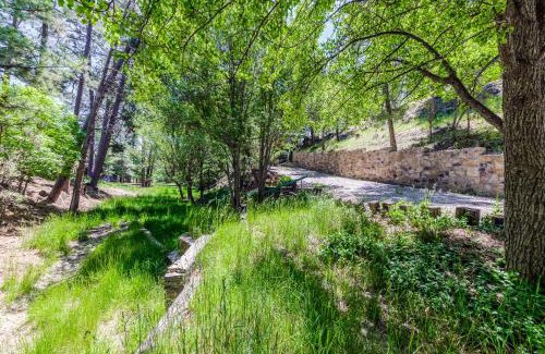 Ruidoso Casa | Sequioa Cottage: Feel the Love, Inside and Out!