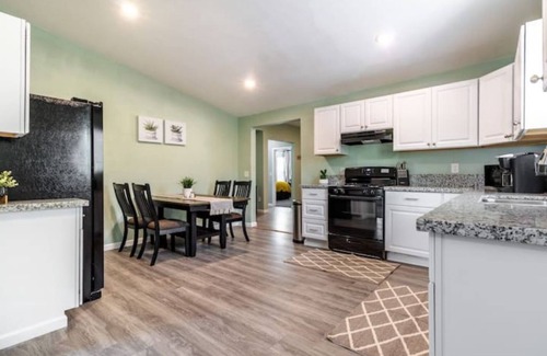 Springville Cabaña | Sequoia Blue Cottage🌳Nat'l Forest🧗 Lake 💦Mts🏔