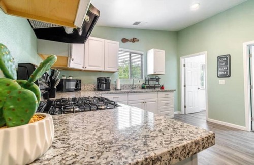 Springville Cabaña | Sequoia Blue Cottage🌳Nat'l Forest🧗 Lake 💦Mts🏔