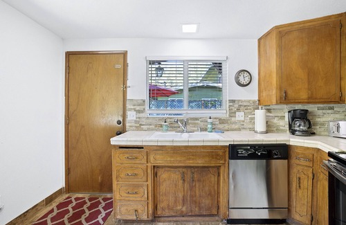 Three Rivers Casa | Sequoia House ~ 1 Mile from Park Entrance!