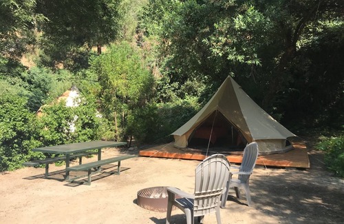 Three Rivers Alquiler De RV | Sequoia Jewel -16 Foot Bell Tent with double beds. 4.5 to Sequoia National Park.