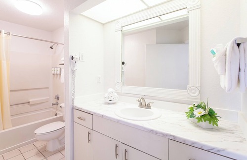Kissimmee Hotel | Seralago Hotel and Suites Main Gate East