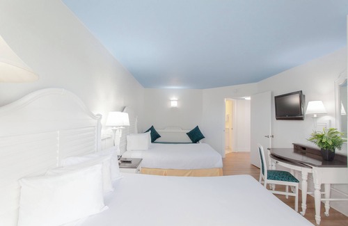 Kissimmee Hotel | Seralago Hotel and Suites Main Gate East