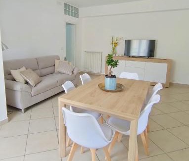 Mondragone Apartamento | Serao House, 1 piano in centro