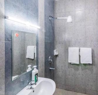 Nairobi Apartamento | Serena 3BR Suite w Mall and Pool