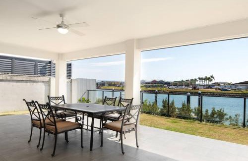 Gold Coast Casa | Serena by the Water Family Retreat in Hope Island