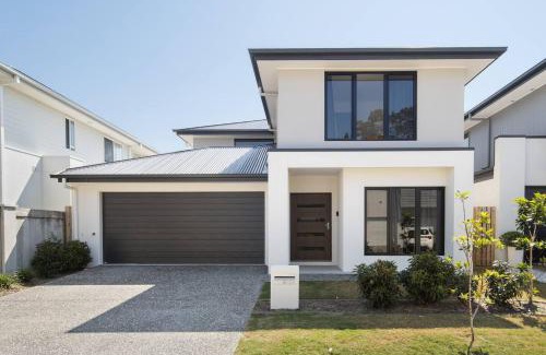 Gold Coast Casa | Serena by the Water Family Retreat in Hope Island