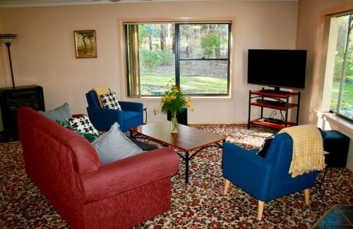 Wooragee Casa | Serena Cottages Beechworth - Your Country Getaway - 1