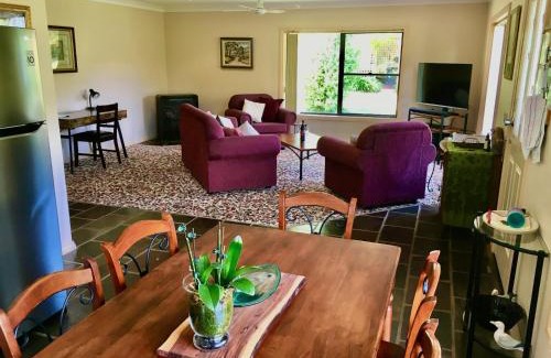 Wooragee Casa | Serena Cottages Beechworth - Your Country Getaway - 2