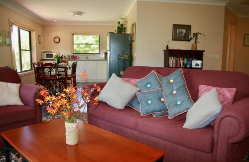 Wooragee Casa | Serena Cottages Beechworth - Your Country Getaway - 2
