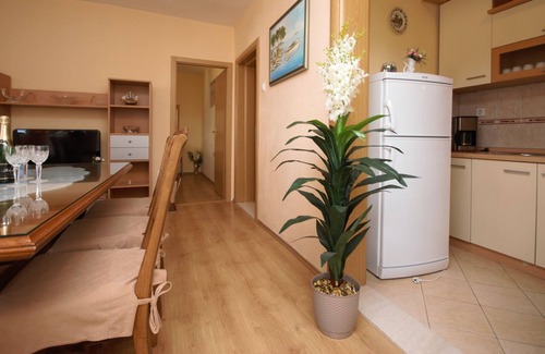Arbanija Apartamento | Apartamento Serenata con vista a la bahía.