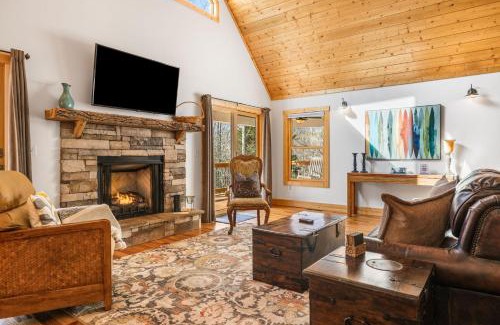 Hendersonville Casa | Serenade Collection by Carolina Mornings