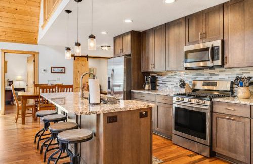 Hendersonville Casa | Serenade Shores by Carolina Mornings