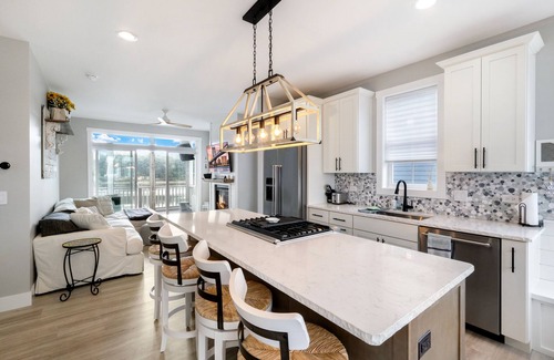 Ottawa Casa | Serendipity 2 Bedroom 2.5 Bath