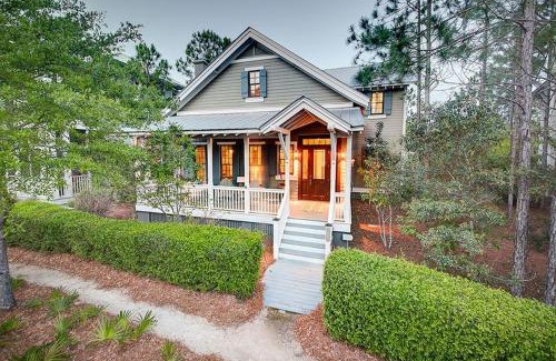 Forest District Casa | 'Serendipity' Beautiful 3BR Cottage Sleeps 8 Close to Lazy River Pool at Camp WaterColor home