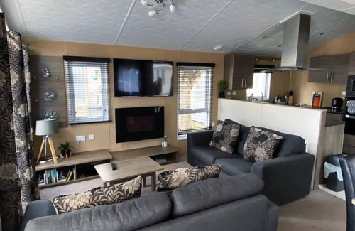 Mudeford Casa | 'Serendipity' - by the beach on Sandhills Holiday Park, Mudeford