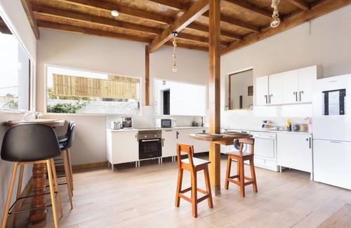 El Guincho Apartamento | SERENDIPITY F.M