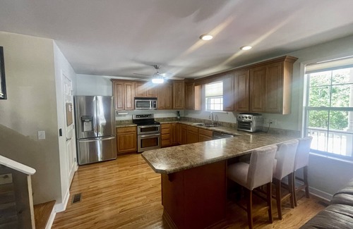 Ashland City Otro | Serendipity Farm has country charm, Just North of Nash, Sleeps 10 w/pool.