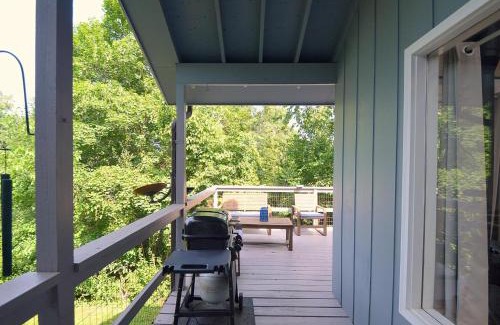 Berkeley Springs Casa | Serendipity - Hot Tub - Pet Friendly - Fire Pit - Grill - Porch - Deck - Wifi - Pool Access - Games