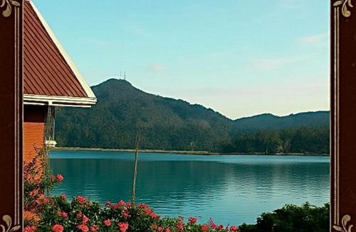 Nuwara Eliya Casa | Serendipity Lake Artistic Bungalow by Heidis Home